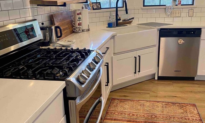 Cedar Creek Casa | Pickles & Cheese Chateau