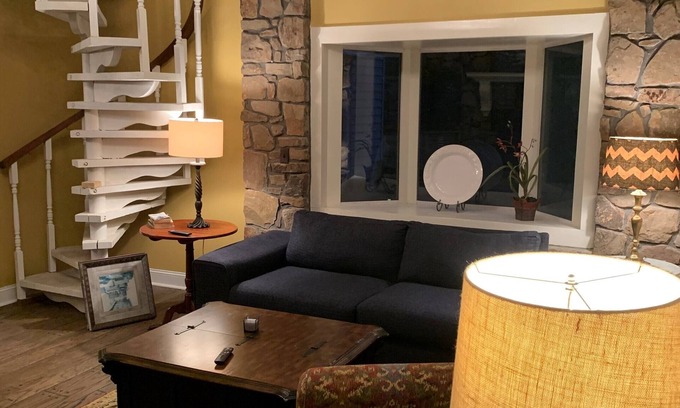 Iuka Casa | PICKWICK BAILIWICK - A PEACEFUL RETREAT OVERLOOKING PICKWICK LAKE + RV HOOKUP