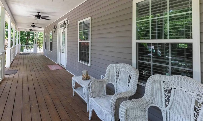 Waterloo Casa | Pickwick Lake Access | 6BR w/Firepit & Kayaks
