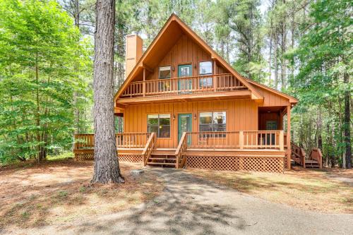 Iuka Casa | Pickwick Lake Cabin with Private Marina Access