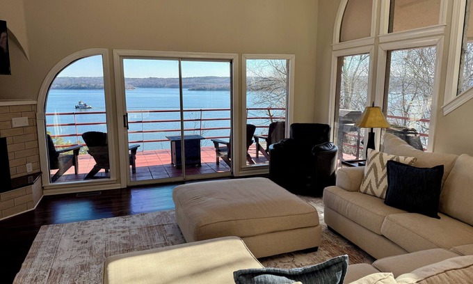Counce Casa | Pickwick Lake Front Estate w/Spectacular Views, Boat Slip & Swimming Pool