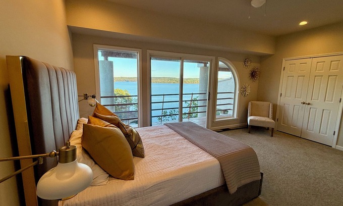 Counce Casa | Pickwick Lake front Estate - sensational views, Boat Slip & Pool sleeps 9