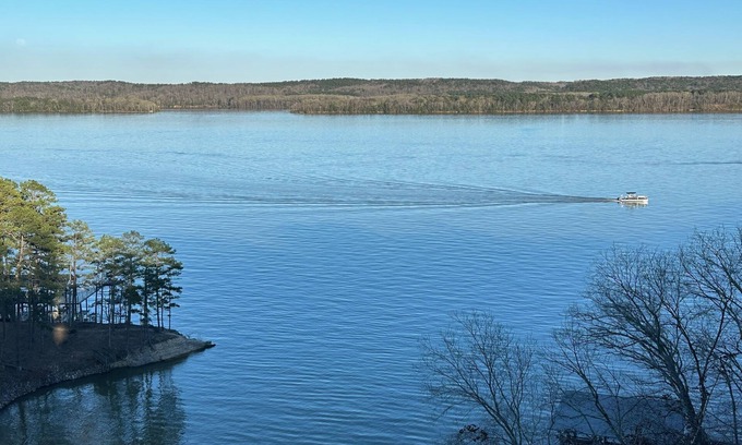Counce Casa | Pickwick Lake Front Estate w/ water views, boatslip & pool 3 mi to State Park