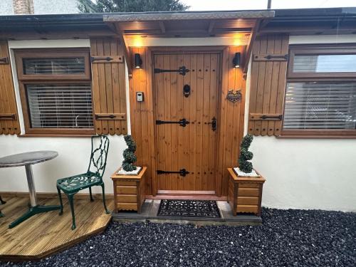 Llanddowror Casa | Picton Cottage Studio - A beautiful newly refurbished annexe with handmade features
