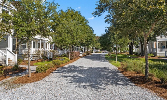 Ocean Springs Cabaña | Picture book community in Downtown