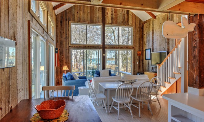 Cataumet Cabaña | Picture perfect guest cottage offers privacy, sea breezes and views