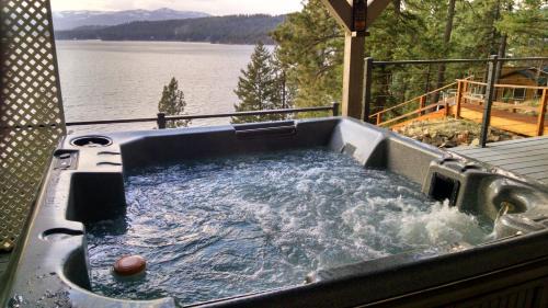 Coeur d'Alene Casa | Picture Perfect Panoramic Paradise