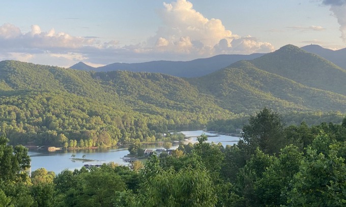 Hiawassee Casa | Desde $ 79nt 4 / 28-5 / 5! Impresionante 30+ Mtn Peak Lake View 2 Kings Hot Tub Wifi Wifi Foosball