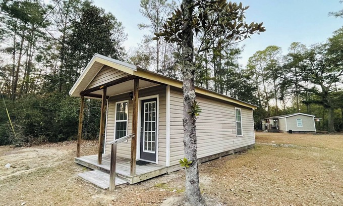 Ludowici Casa | Picturesque and Peaceful Tiny House Nestled in Ludowici Ga.