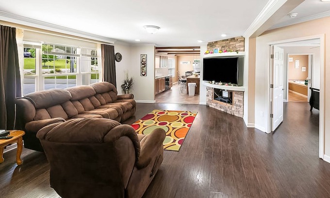 Dandridge Casa | Picturesque home with mtn views, rooftop deck, & children's items - dog-friendly