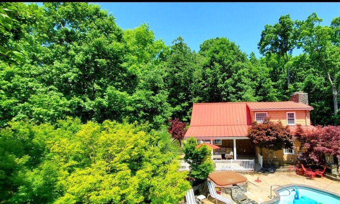 Chester County Cabaña | Picturesque home with amazing landscape, lots of outdoor fun!