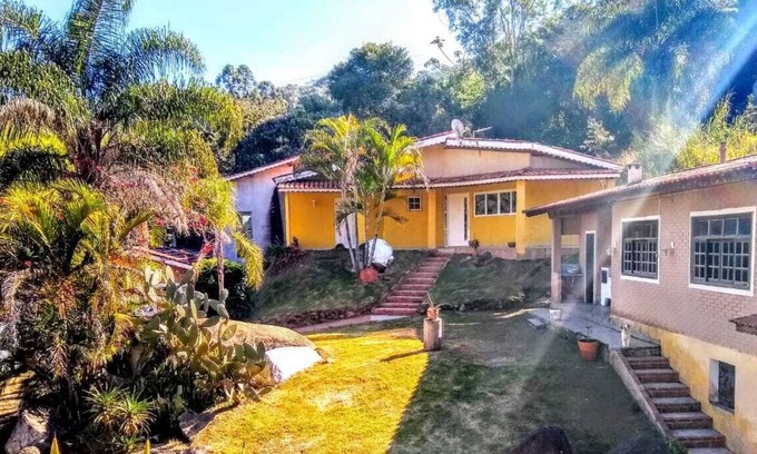 Mairipora Cabaña | Acogedora casa amarilla