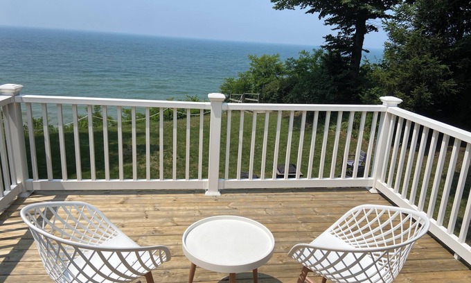 Whitehall Casa | picturesque Lake Michigan retreat-Lake front with private beach!