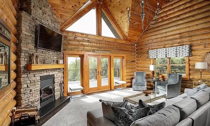 Jefferson Township Cabina | Picturesque Log Home, Family Fun with Scenic Views