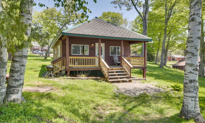 Rangeley Cabina | Picturesque Maine Getaway w/ Lake Access!