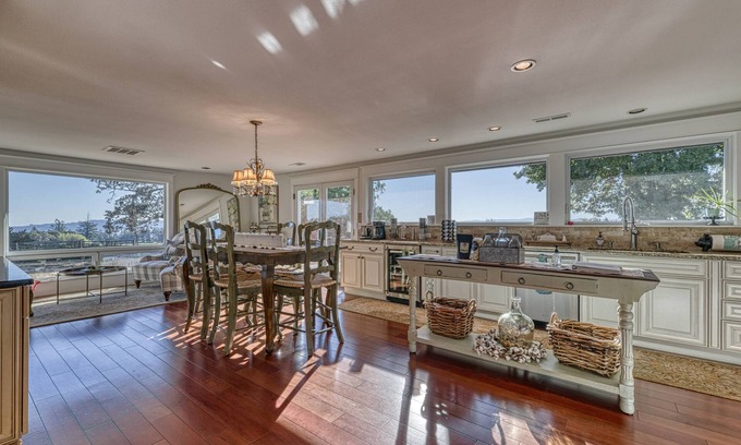 Newberg Casa | Great Deals on Summer Stays!