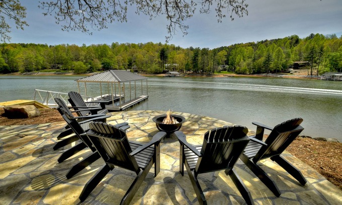 Blairsville Cabaña | Picturesque Point on Beautiful Lake Nottely