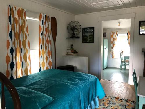 Braden River Casa | Picturesque Vintage Cabin with Lake Views in Florida