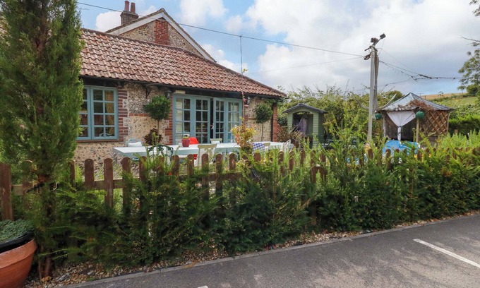 Dorchester Casa | PIDDLE INN, pet friendly, with a garden in Piddletrenthide
