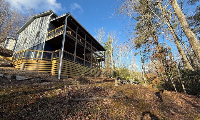 Newland Cabina | Piece of The Mountain! Charming cabin your perfect mountain getaway!