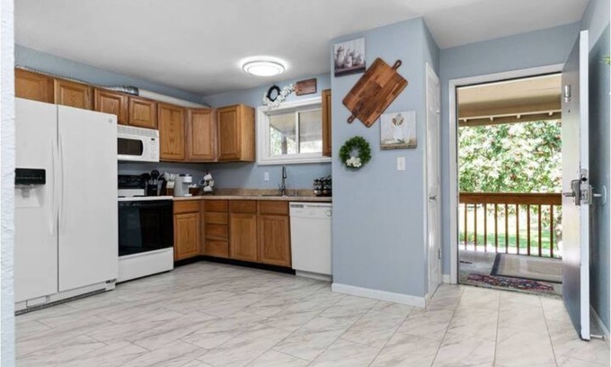 Campbell Park Apartamento | Pied Piper: centrally located in UMed/Prov with access to trails a block away