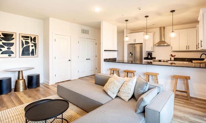 Batesville Apartamento | Piedmont Place Suite 401 Modern Apartment in Crozet Near King Family Vineyards