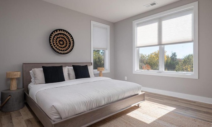 Batesville Apartamento | Piedmont Place Suite 402 Modern Apartment in Heart of Crozet