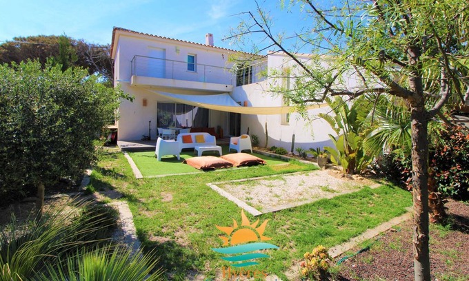 La Capte Casa | Pieds Dans L'eau-la Capte-la Maison du Bonheur
