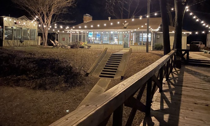 Dundee Casa | Pier 332 over Moon Lake- the perfect getaway near Clarksdale, MS & Helena, AR