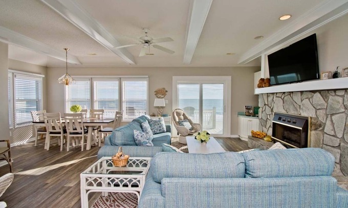 Emerald Isle Condominio | Pier Pointe 1A3, Oceanfront Condo in Emerald Isle, NC!