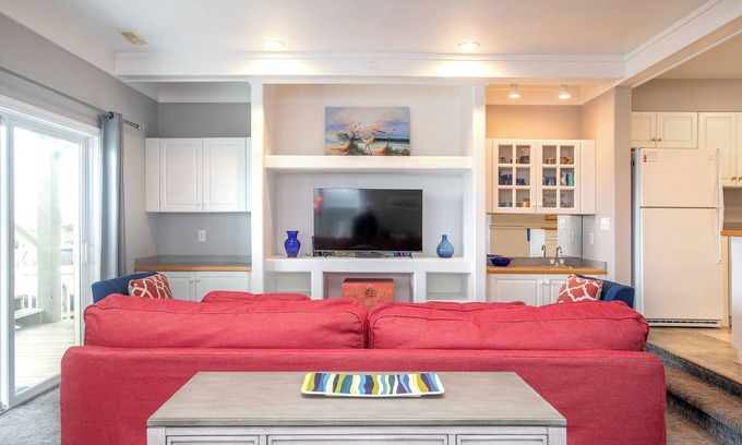 Emerald Isle Condominio | Pier Pointe 6A1, Almost Oceanfront Condo in Emerald Isle, NC!