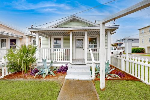 Kure Beach Casa | Pier View Cottage Unit 3