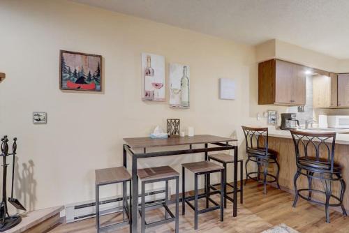Lake Delton Casa | Piers and Pines at Island Pointe