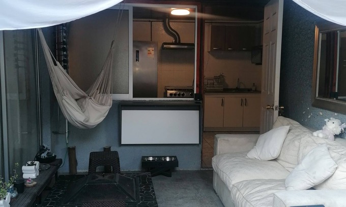 Apoquindo Casa | Pieza en Las Condes "La Casa Nube", Amoblada Con Baño Privado