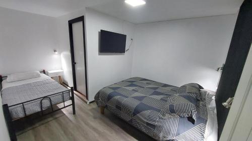 Los Angeles Casa | Pieza independiente 2 camas con estacionamiento