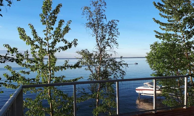 Westerose Cabaña | Pigeon Lake Alberta Lakefront cabin