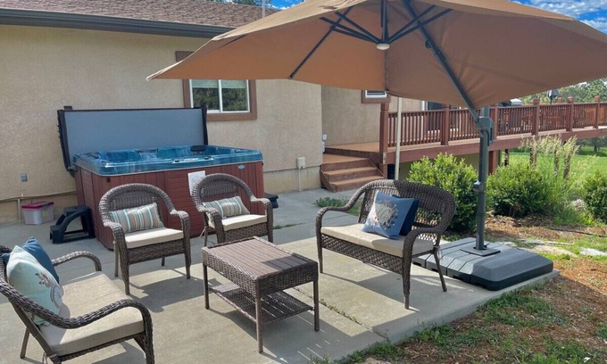 Monument Casa | Pikes Peak Vista House 5 BD 4 BA, Hot Tub and Acreage