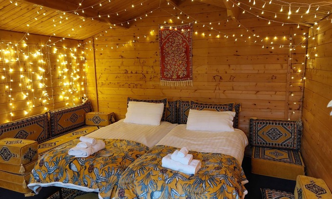 Glastonbury Cabina | Pilgrims of the Goddess - Cabin