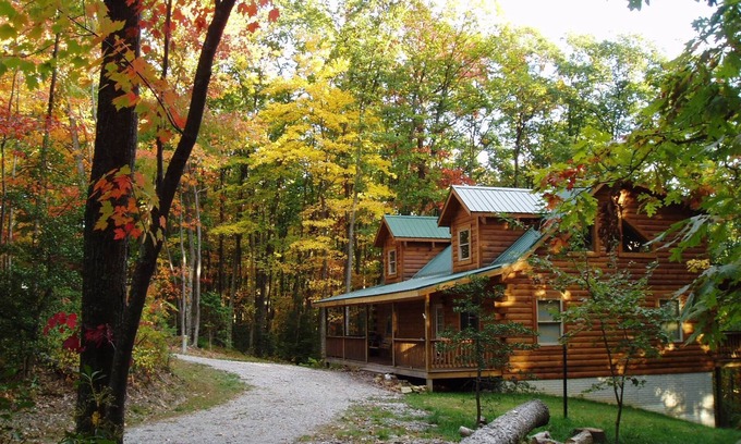 Hico Cabina | Pillow Rock Deluxe Luxury Log cabin in the New River Gorge area