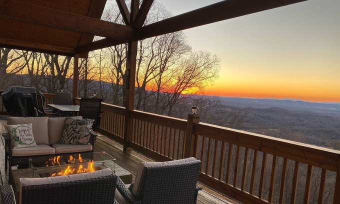 Cana Cabina | Pilot's Perch Too ~ Luxurious Blue Ridge Cabin with Breathtaking Views