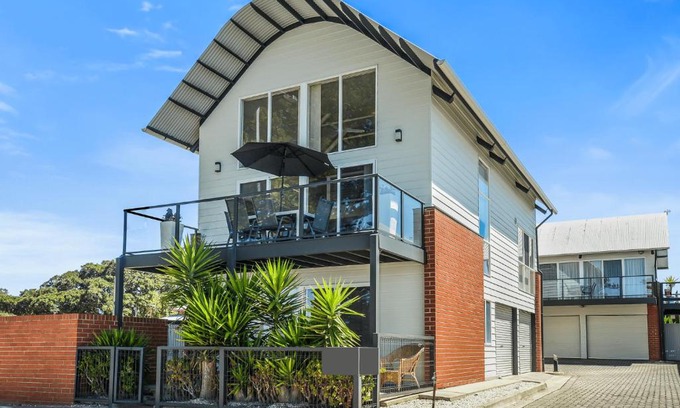 Victor Harbor Casa | Pine Beach Villa Fabulous Sea Views