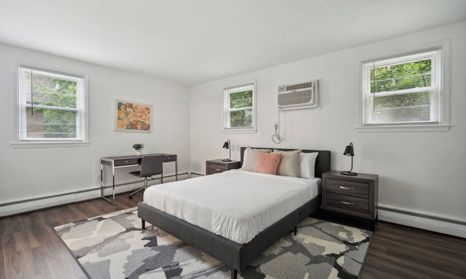 Newark Apartamento | Pine Brook 104 I Pool Gym I Free Parking !