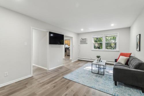Newark Apartamento | Pine Brook 118 I Modern Corporate 2bd I Parking