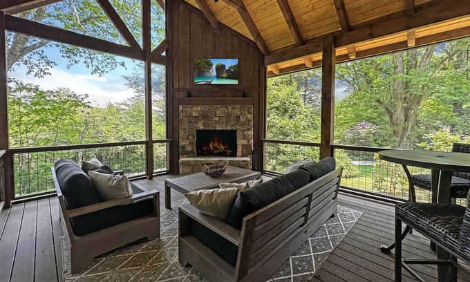 Highlands Hills Cabina | Pine Cone Cottage | Gorgeous Mountain Cottage with Screened in Porch & Outdoor Fireplace