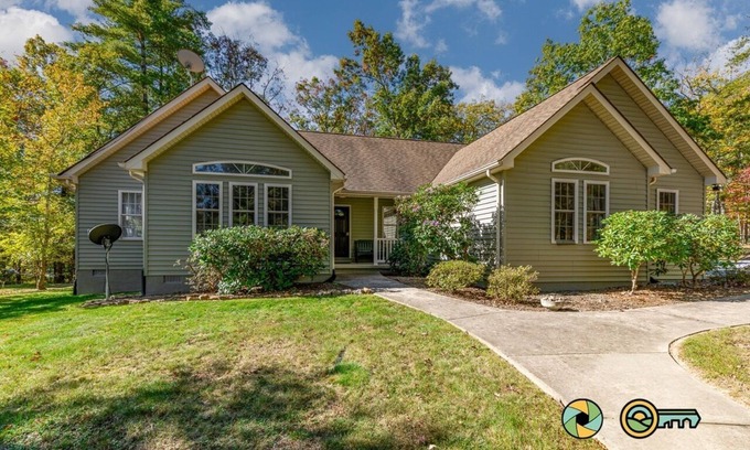Mount Jackson Casa | Pine Cone Paradise - escape to luxury!