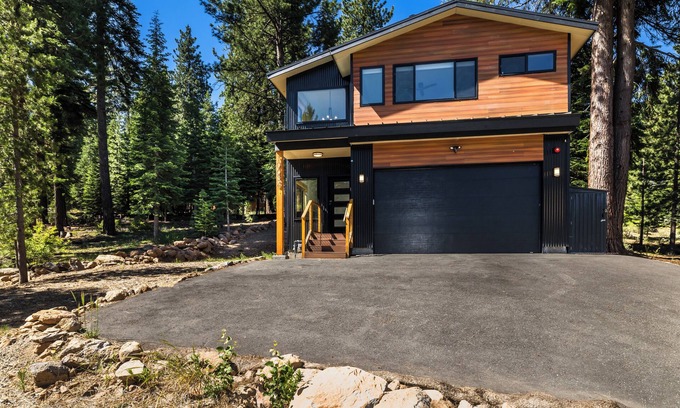 Ponderosa Palisades Casa | Pine Cone Place Brand New Build, EV Charger, Hydronic Heat, Steam Shower, 500G Wifi, Arcade & PS4