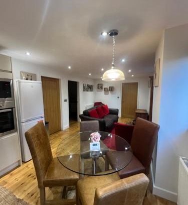 Upper Hulme Apartamento | Pine cottage with private hot tub