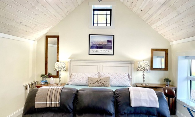 Cascade Township Cabaña | Pine Cove Cottage 10 minutes from Mayo