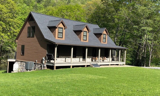 Hyner Cabina | Pine Creek cabin with AC in Jersey Mills - 7 bedrooms