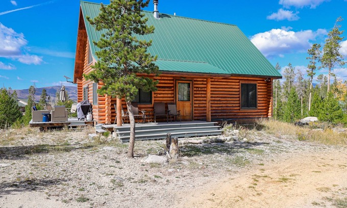 Grand Lake Cabina | Pine Harbor - Pet Friendly Log Cabin in the Town of Grand Lake